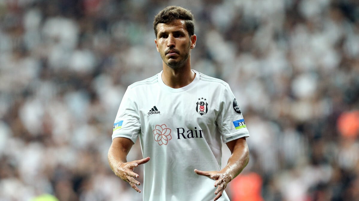 Beşiktaş’ta Salih Uçan’ın sözleşmesi uzatıldı