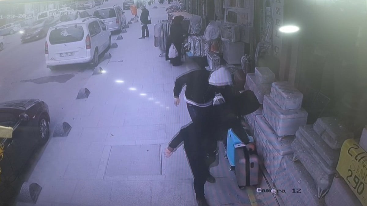 Sultangazi’de hırsızlar bu kez valizleri alarak kayıplara karıştı