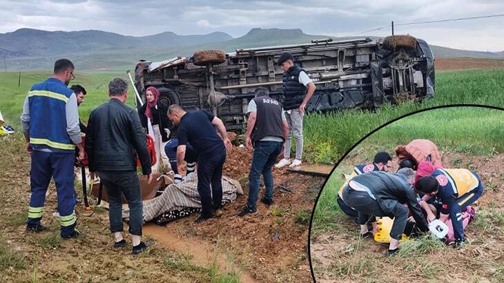 Sivas’ta minibüs devrildi: 13 yaralı