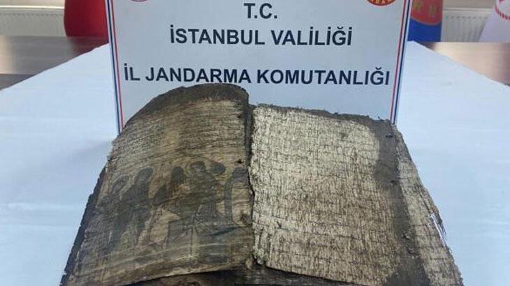 Tarihi eser kaçakçılarına operasyon: 1100 yıllık İncil ele geçirildi
