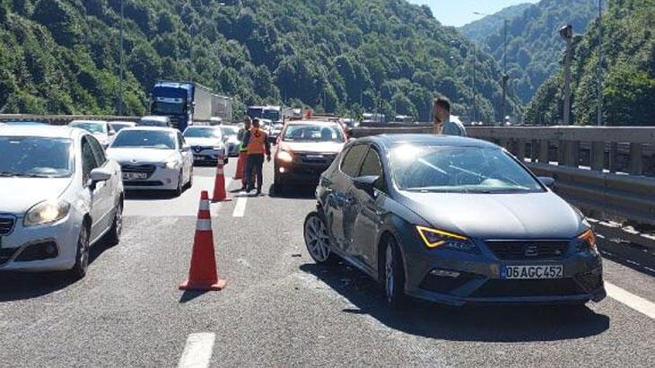 Anadolu Otoyolu’nda zincirleme kaza: 18 araç birbirine girdi, 10 yaralı