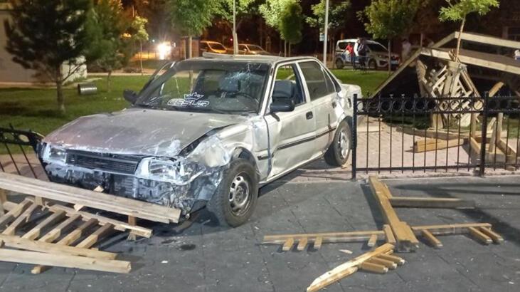 Konya’da bir araç çocuk parkına daldı