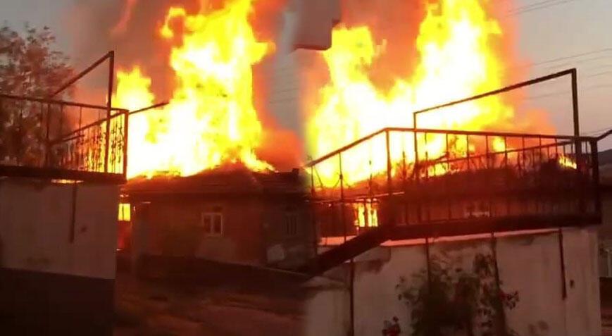 Zonguldak’ta korku dolu dakikalar! Prizde unutulan sarj aleti evi yaktı