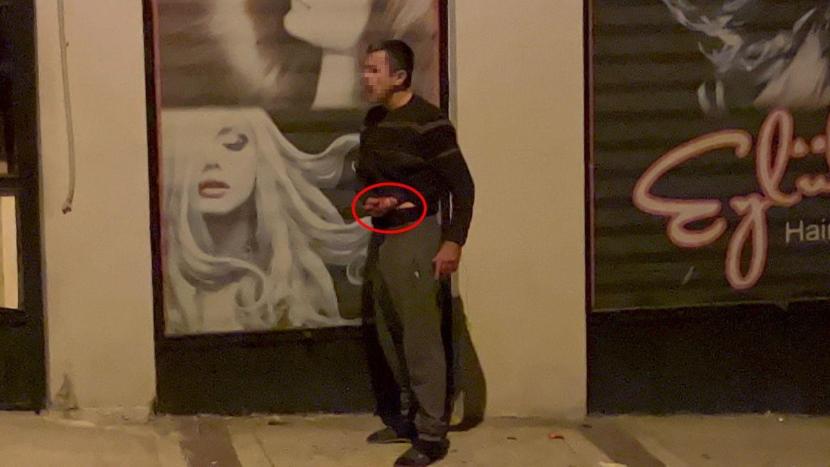 Bursa’da alkollü adam bıçakla sokağa çıkıp eski eşini istedi