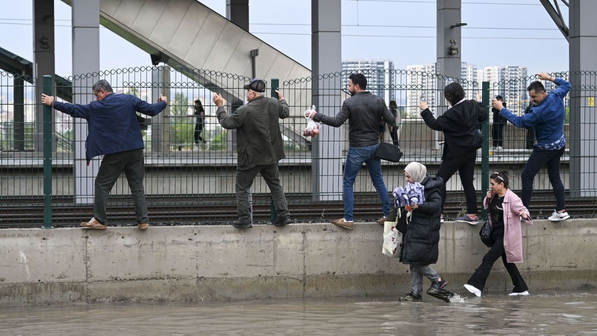 Ankara’da su baskını fotoğrafı oylamaya dahil oldu! Yılın karesi seçilebilir..
