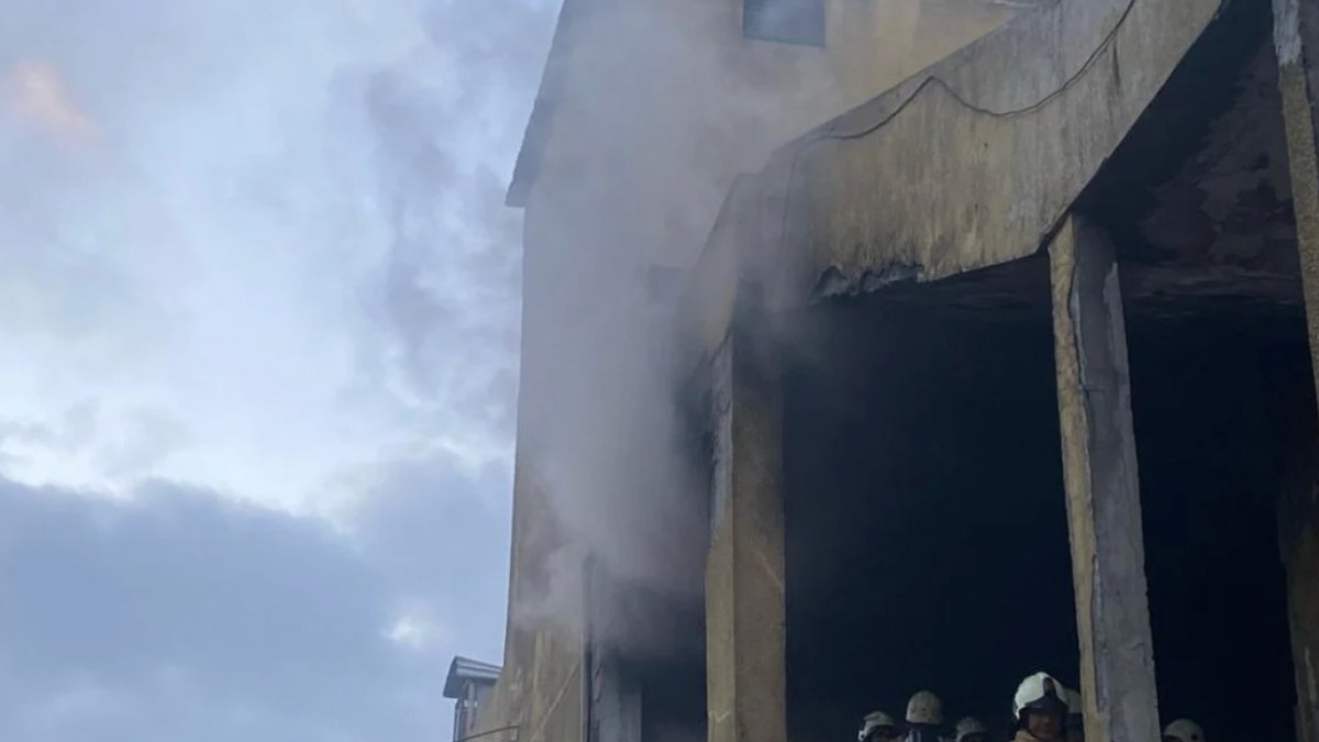 İstanbul’da kolonya atölyesinde yangın! 5 işçi mahsur kaldı