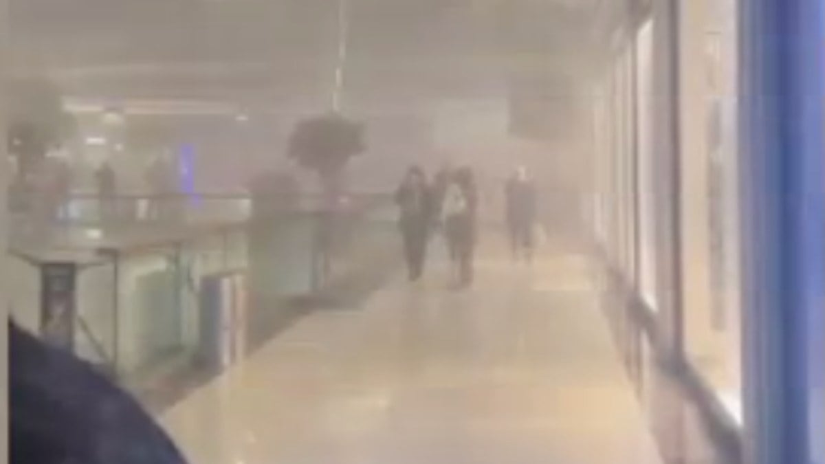İstanbul’da AVM otoparkında yangın çıktı