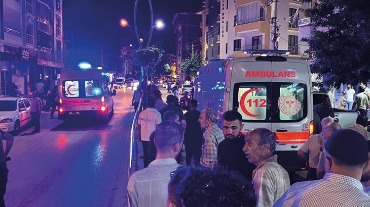 Yemek yerken saldırıya uğradılar: 3 yaralı