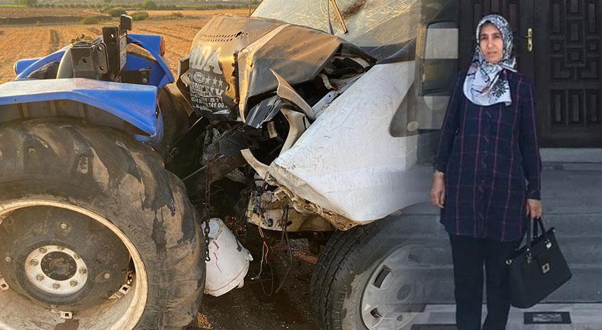 Feci kaza! Minibüs, traktöre çarptı; eşi öldü, sürücü ağır yaralı
