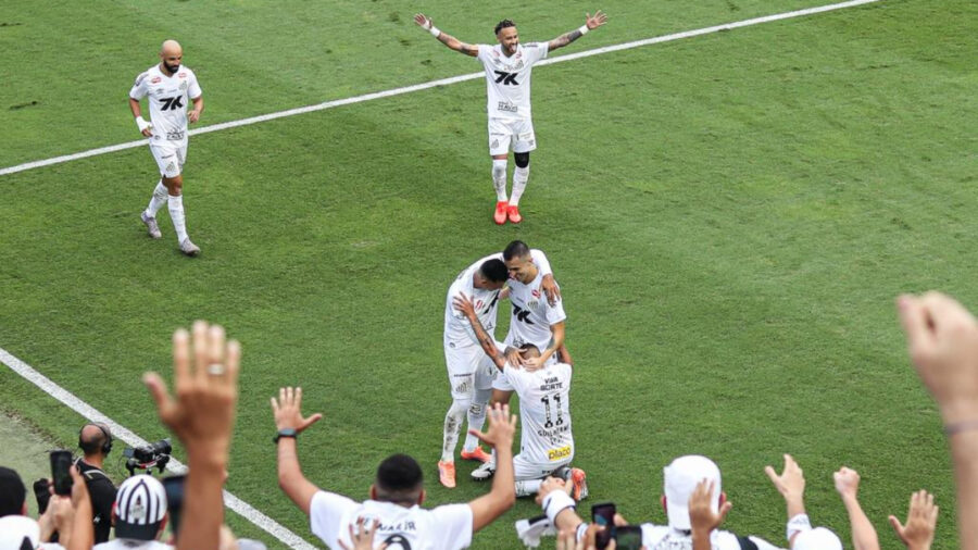 Neymar’ın takımı Santos, ligde kaldı